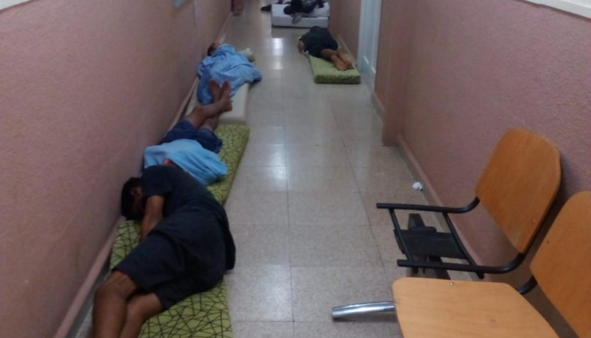 Menores Centro Hortaleza Durmiendo Pasillos